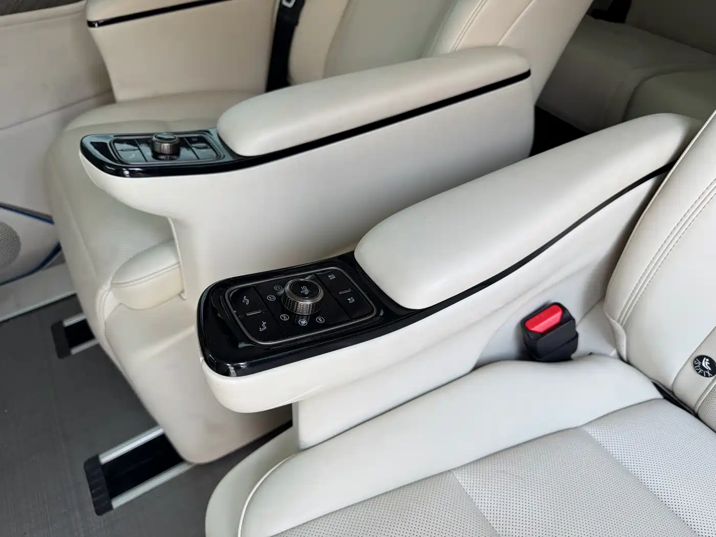WEY Alpine 2025 2025 AWD Alpine 8