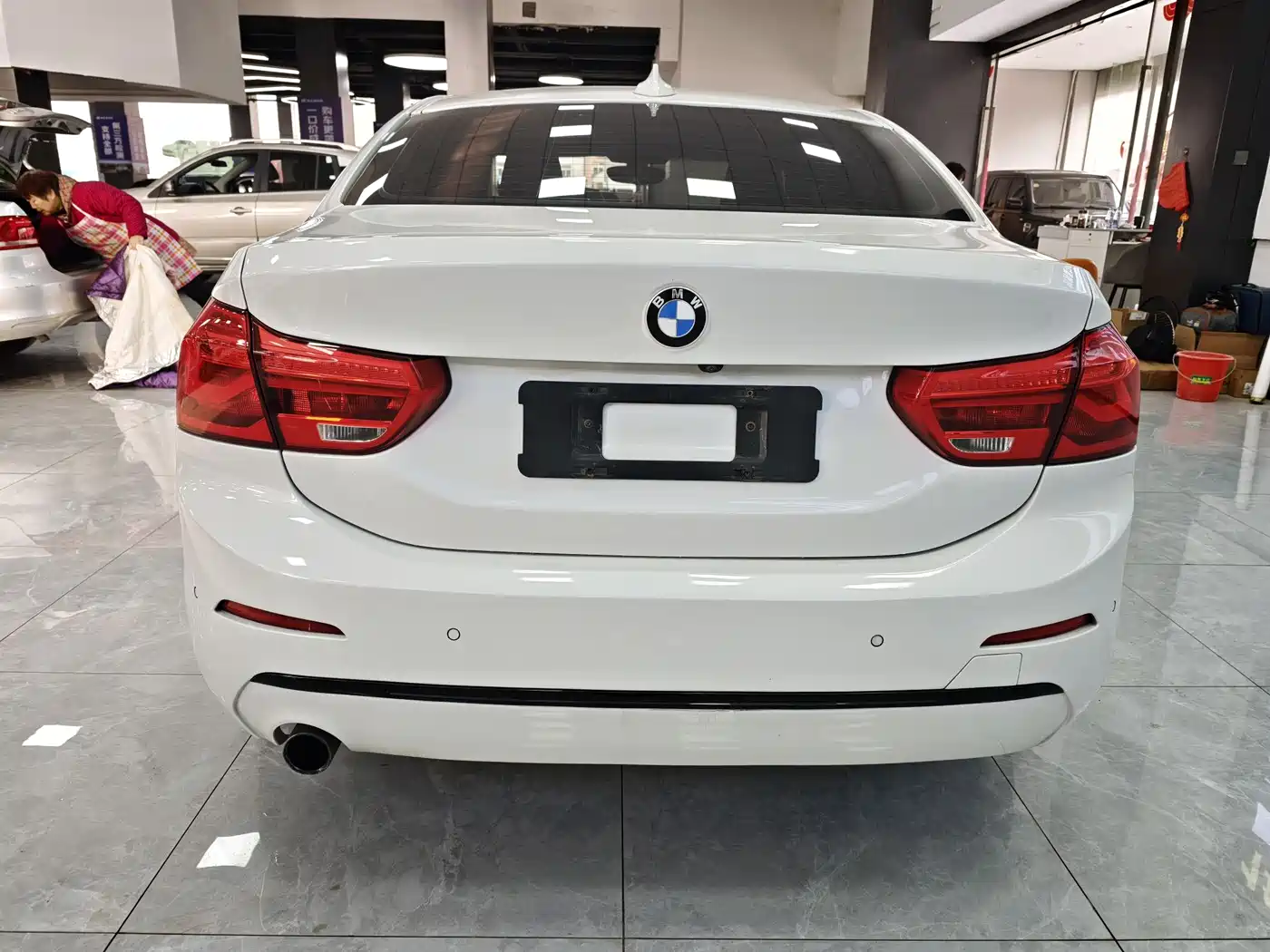 BMW 1 Series 2018 118i Sport Edition фото 8