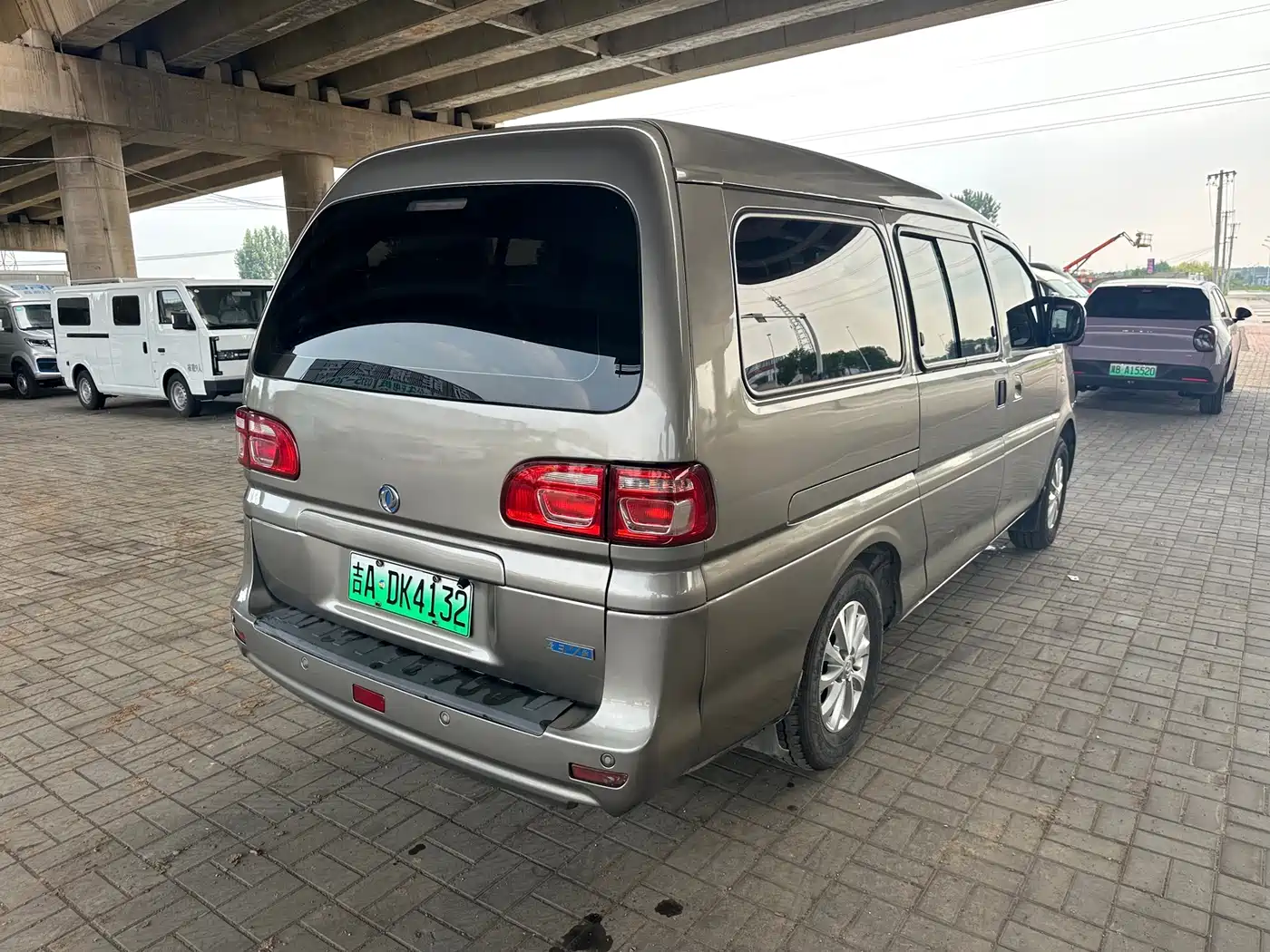 Dongfeng Fengxing Lingzhi New Energy 2021 2020 Long Range Comfort 9-seater
