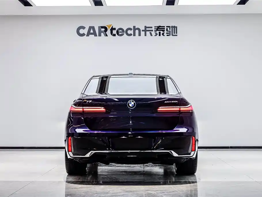 BMW I7