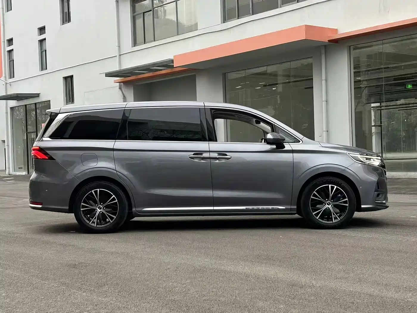 Roewe iMAX8 2025 2023 400TGI Luxury Edition