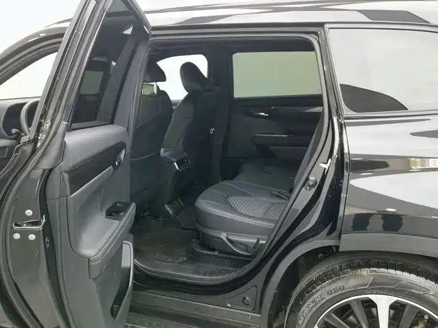 Toyota Crown Kluger 2022 2.5L HEV 4WD Premium Edition фото 8