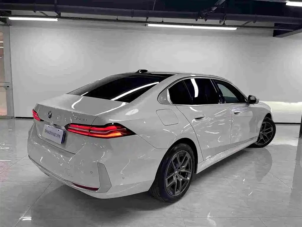 Фото 5 - BMW 5 Series