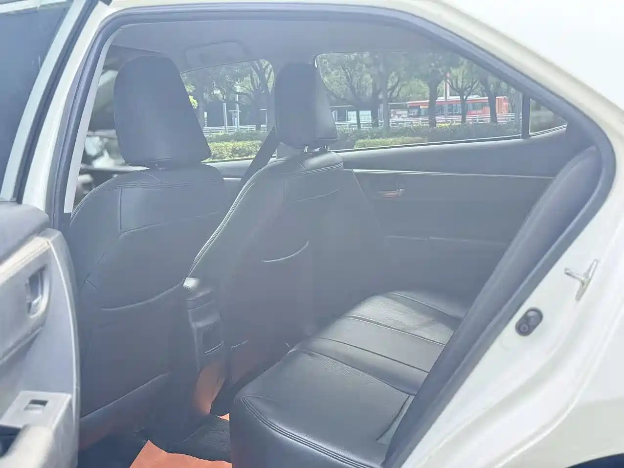 Toyota Corolla 2017 Facelift 1.6L S-CVT GL фото 5