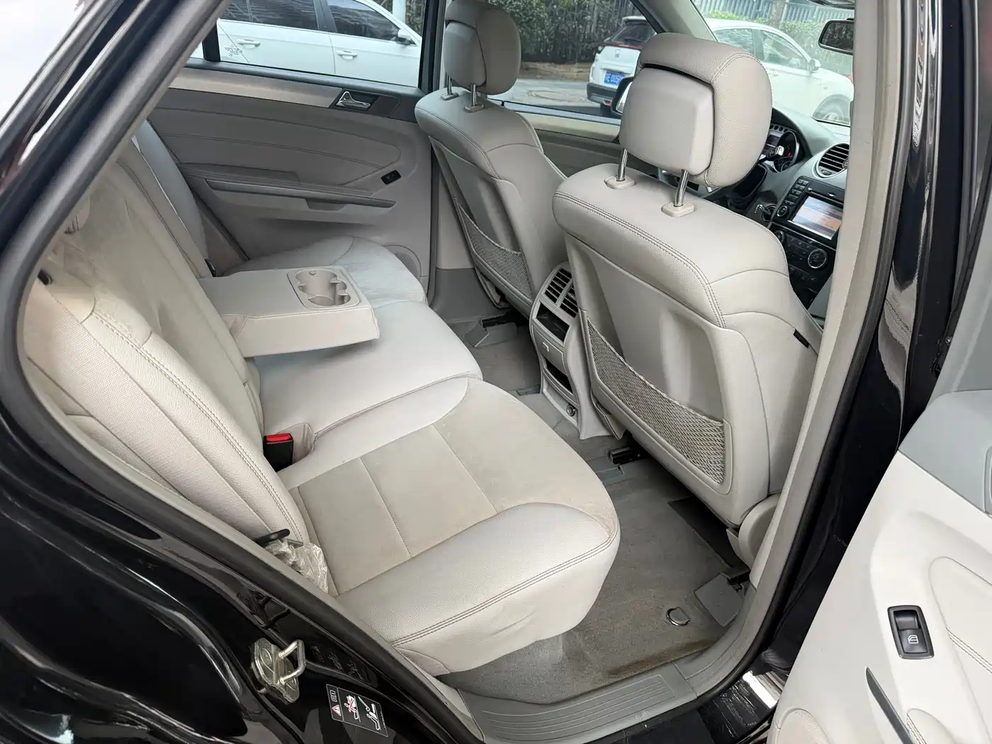 Mercedes-Benz M-Class 2010 ML 300 4MATIC фото 11