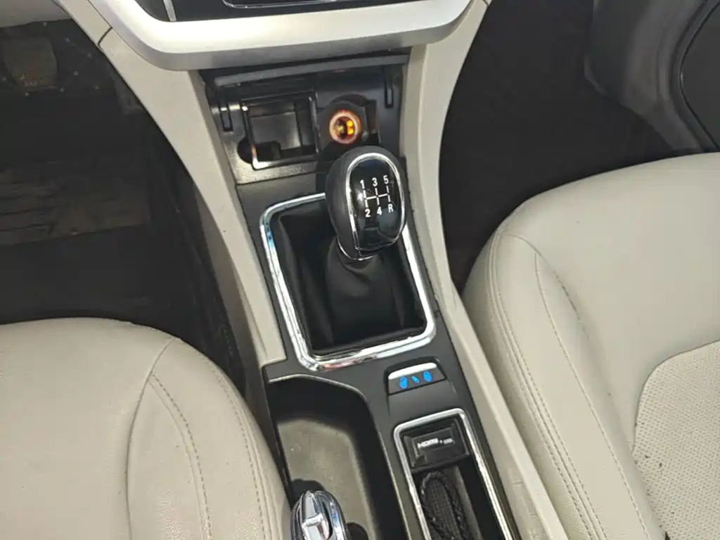 Geely Emgrand 2015 2015 Sedan 1.5L Manual Upward Edition