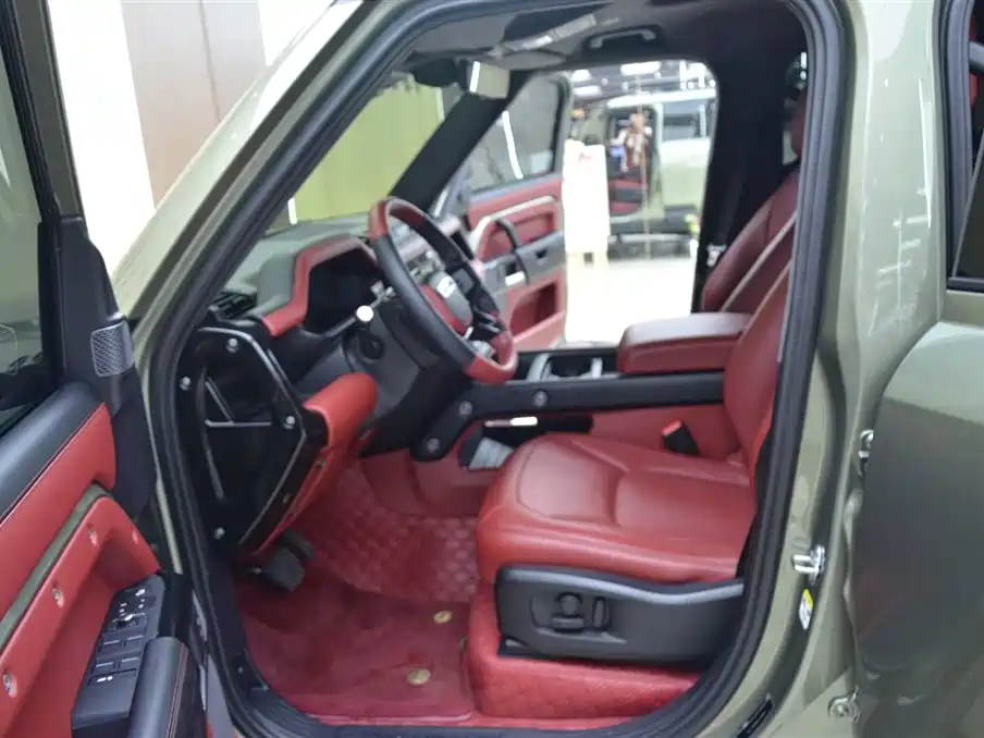 Land Rover Defender 2021 110 P400 Dark Special Edition фото 4