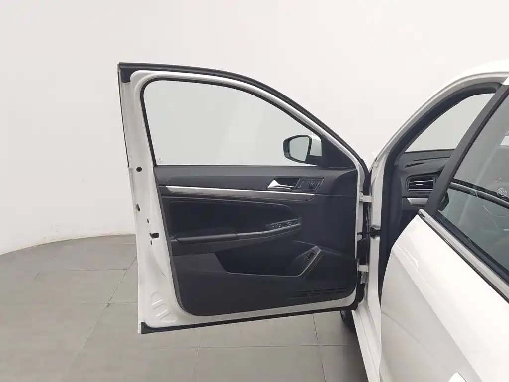 صورة 8 - Volkswagen Lavida
