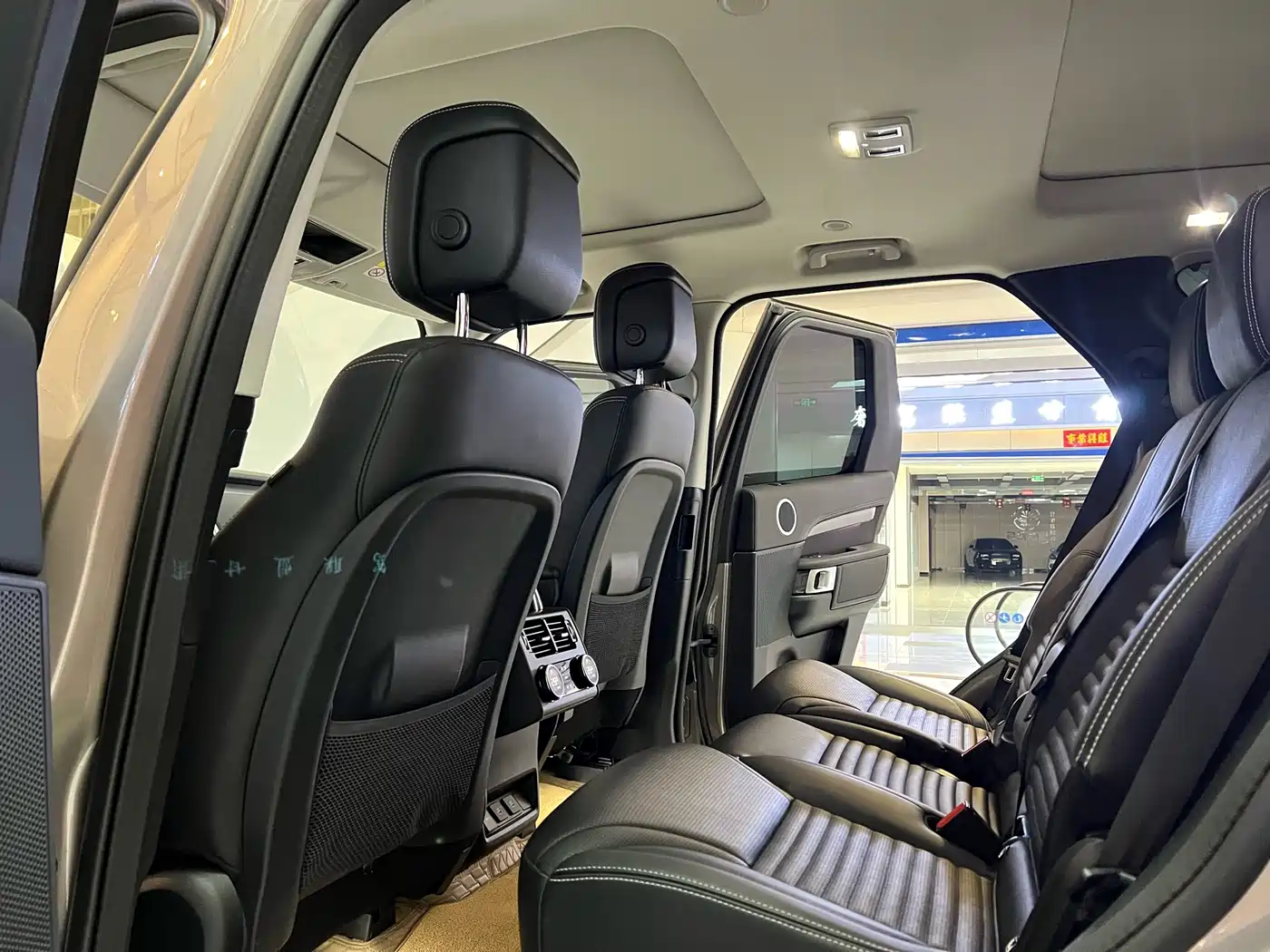 Land Rover Discovery 2023 360PS R-Dynamic SE фото 5