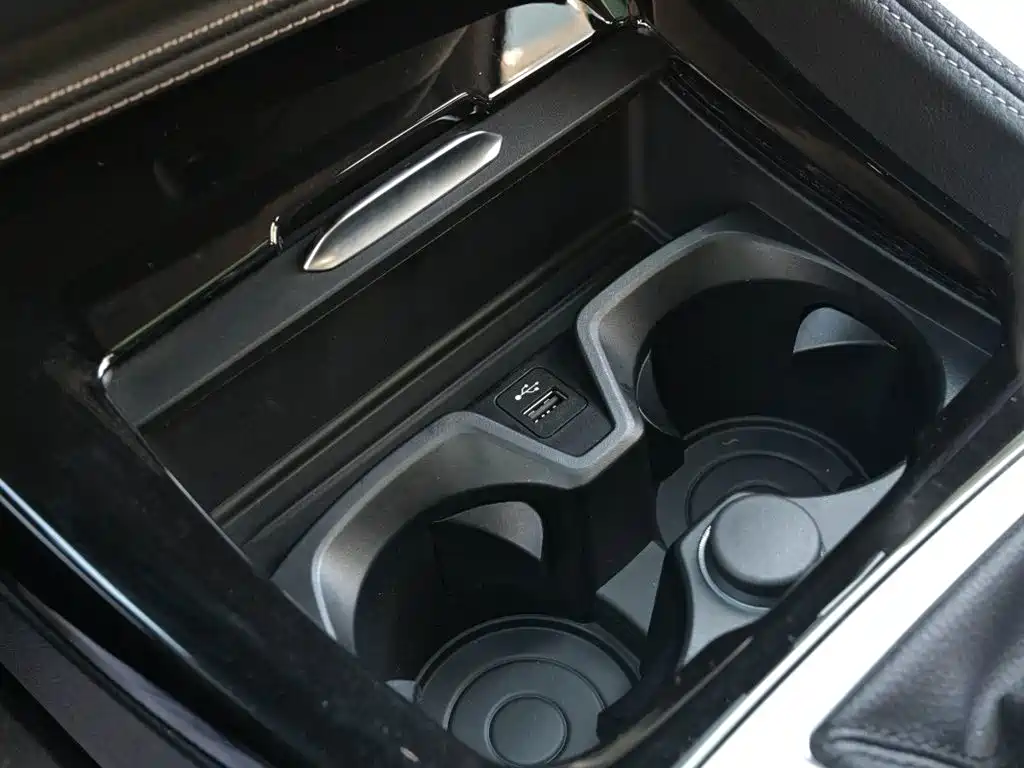 BMW 1 Series 2023 125i M Sport Shadow Edition фото 14