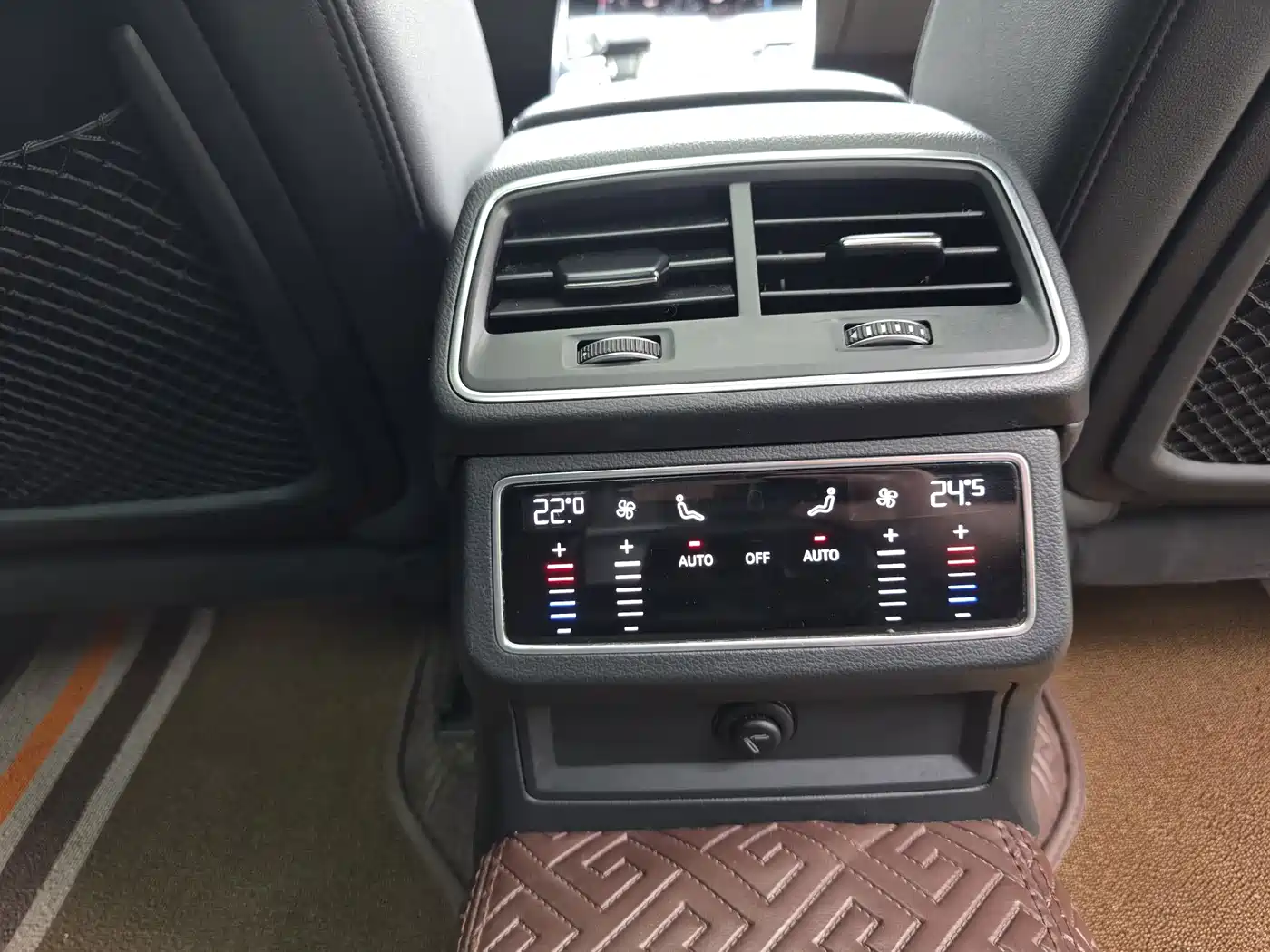 Фото 14 - Audi A6 (Import)