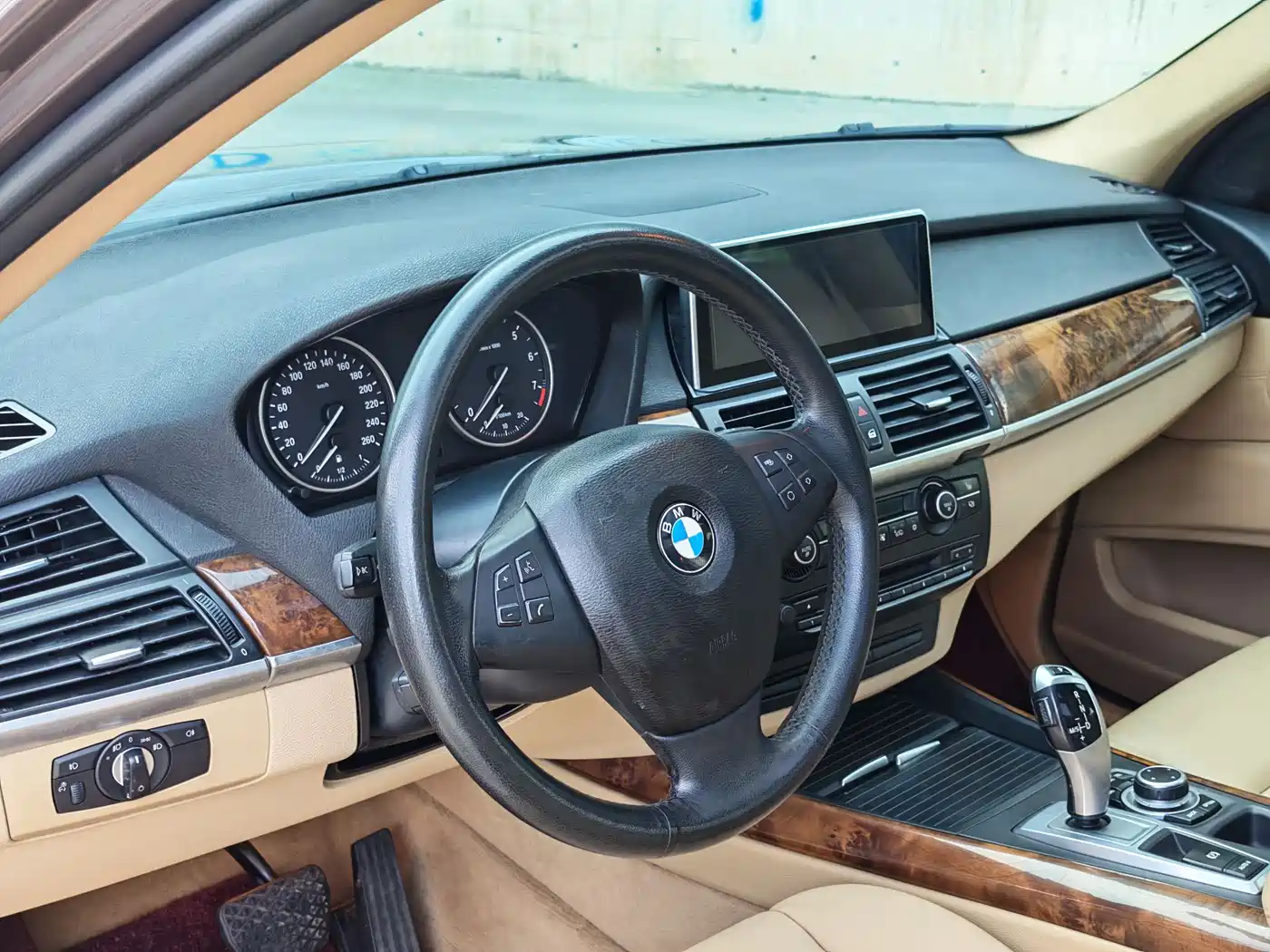 BMW X5 (Import) 2011 xDrive35i Leading Edition фото 6