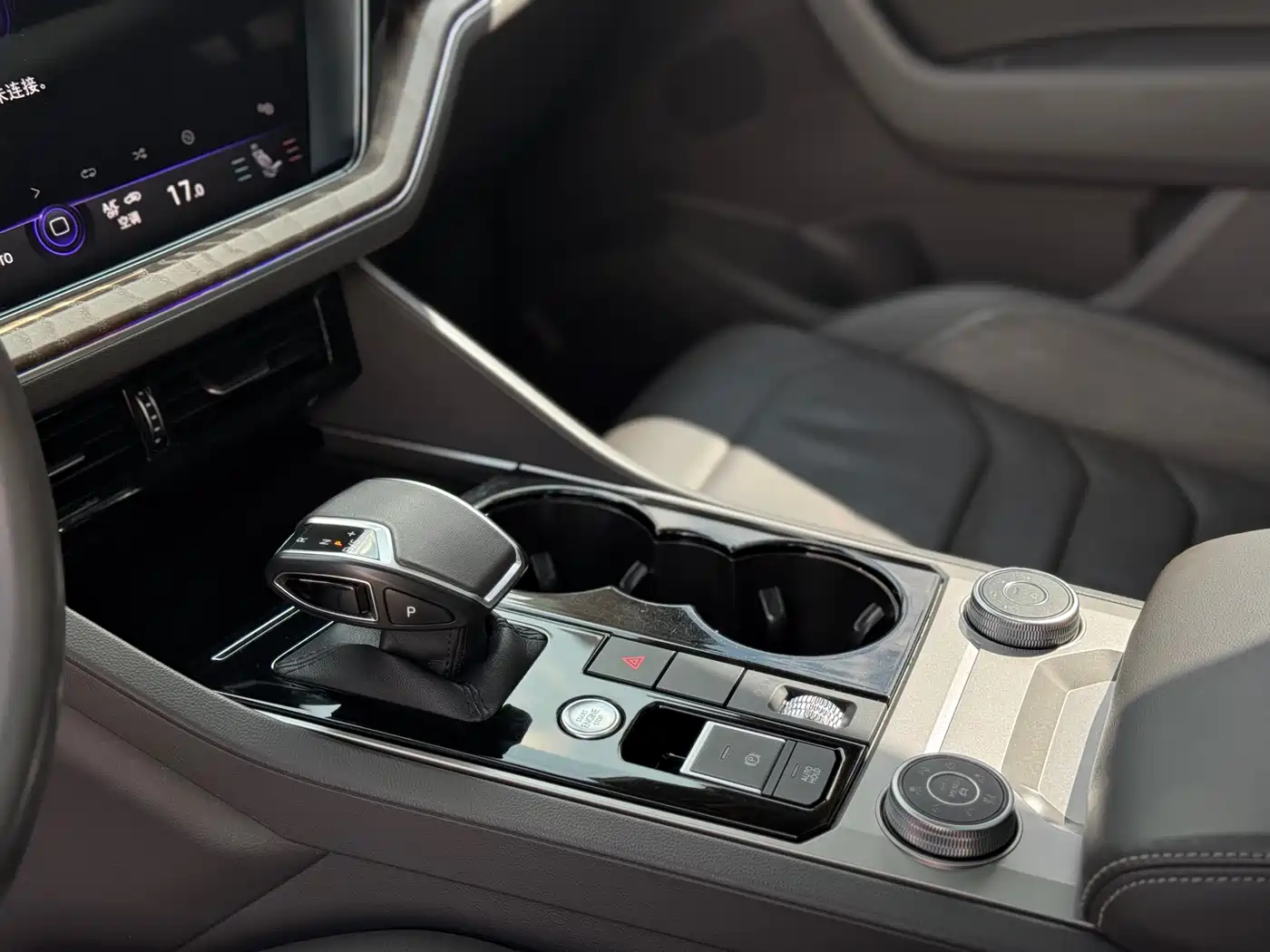 Volkswagen Touareg 2019 3.0TSI Sharp Edge Edition China VI фото 7