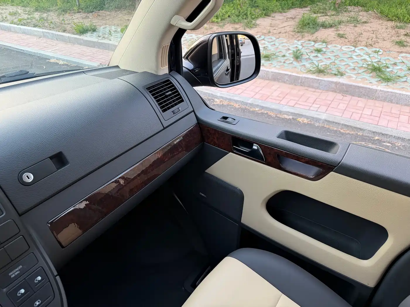 Volkswagen Multivan 2012 2.0TSI 4WD Premium фото 10