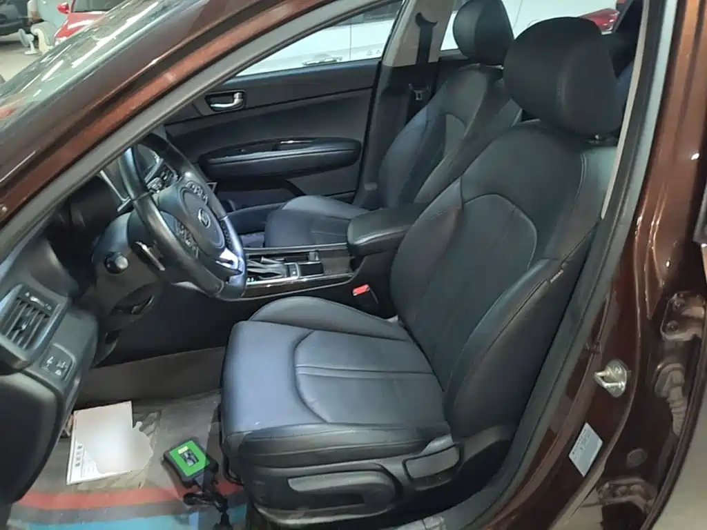 Photo 15 - Kia K5