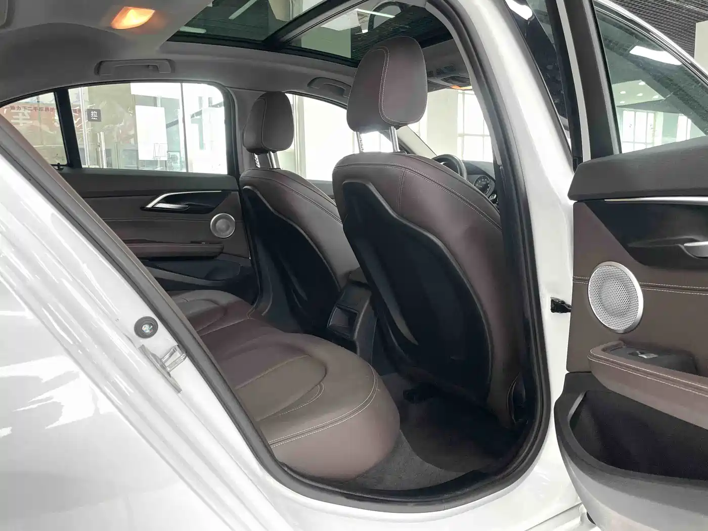 BMW 1 Series 2023 120i M Sport Radiance Edition фото 13