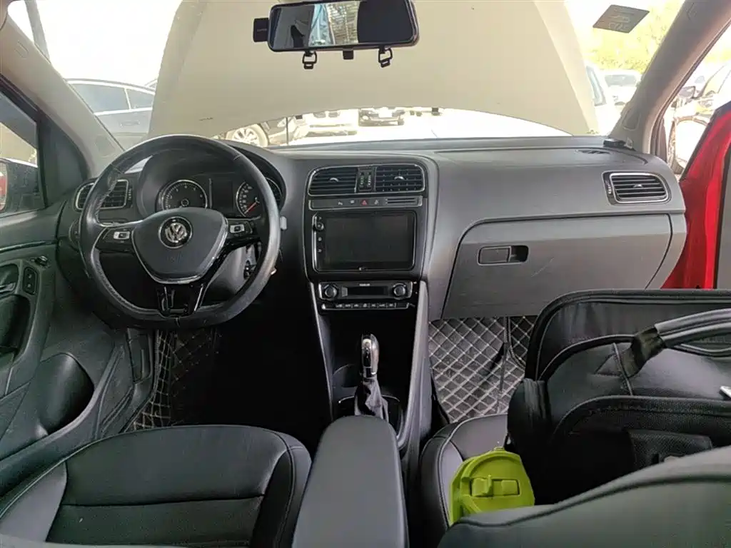 Volkswagen Polo 2016 1.6L Automatic Luxury фото 10