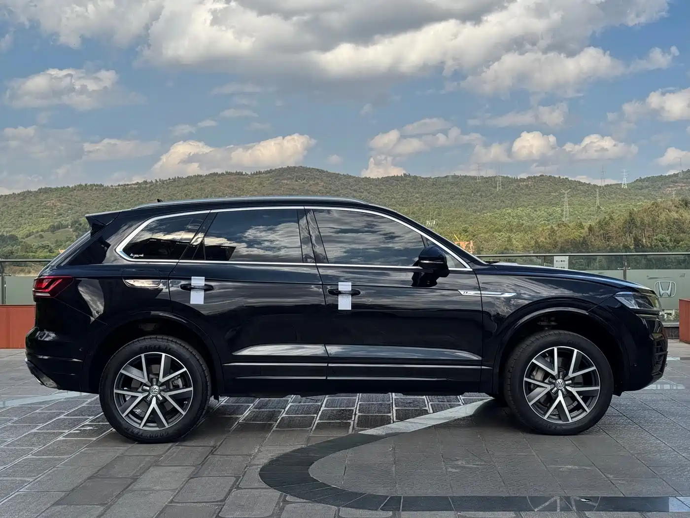Volkswagen Touareg 2019 3.0TSI Sharp Edge Edition China VI фото 12