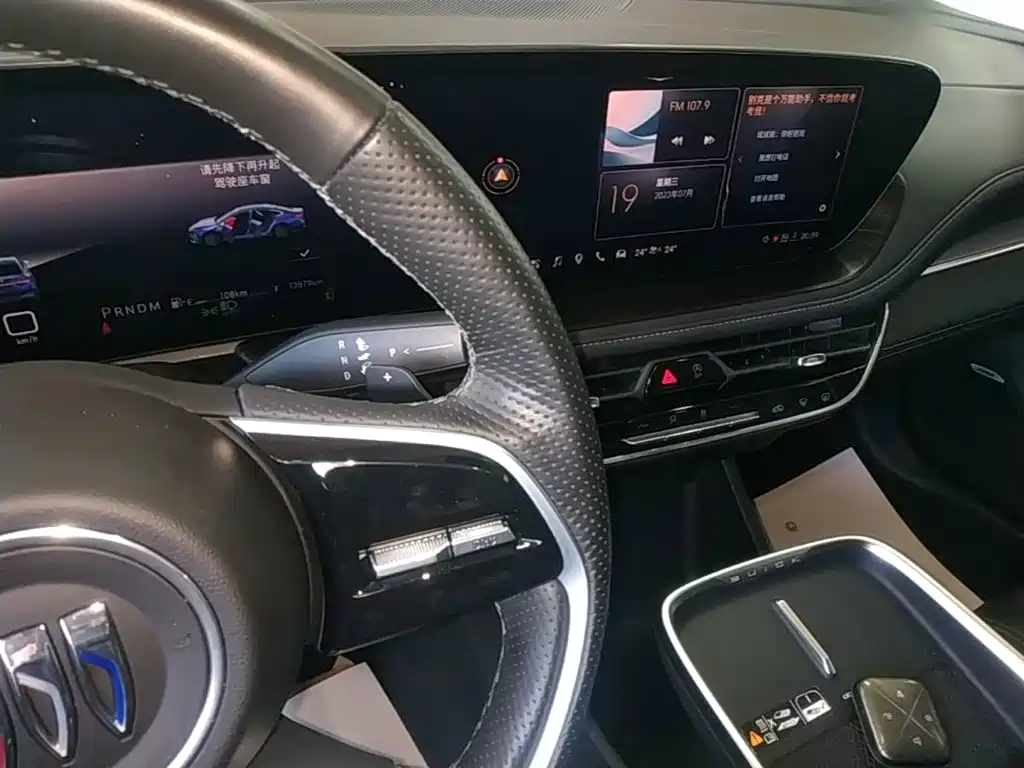 Photo 10 - Buick LaCrosse
