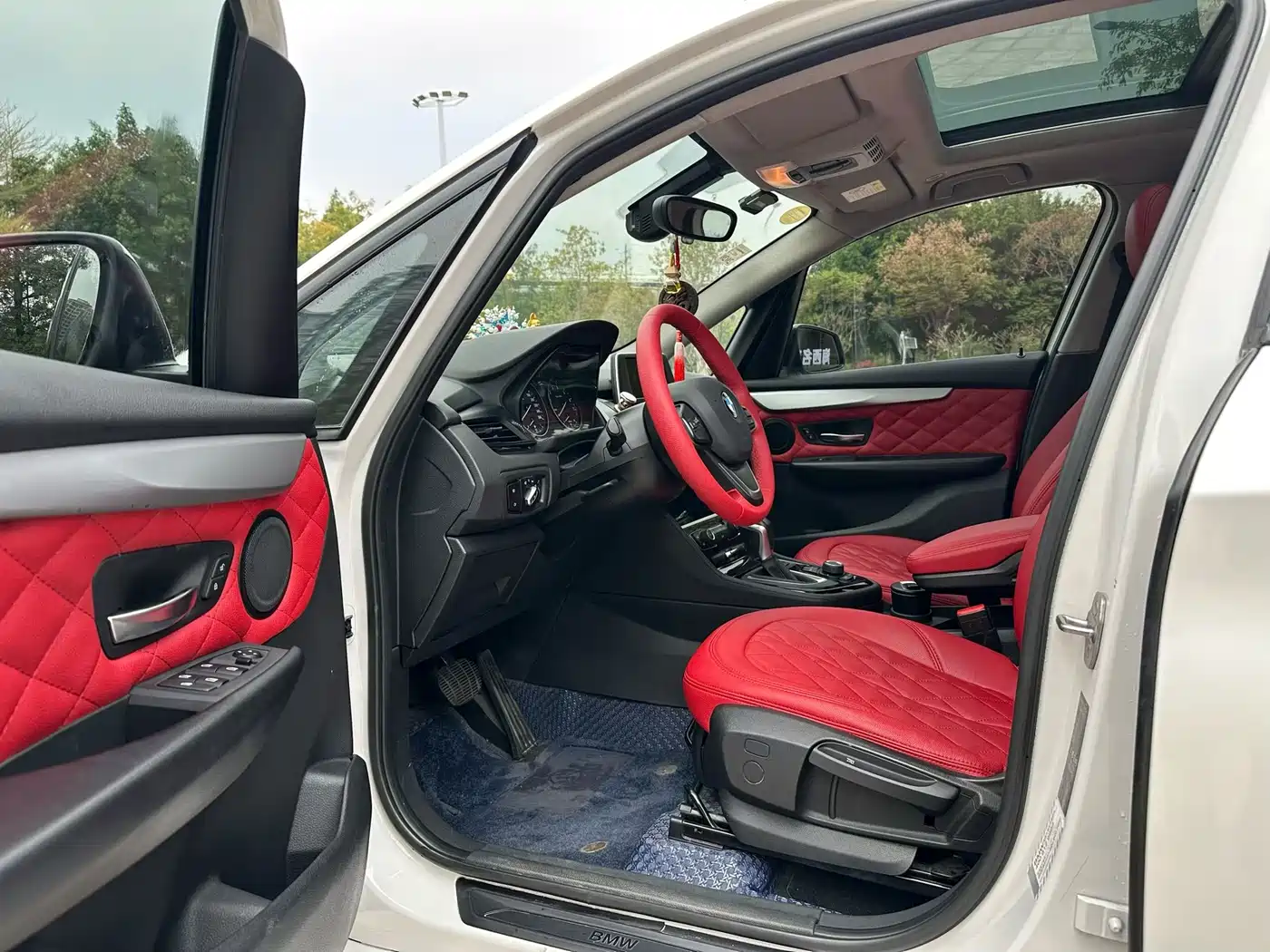 BMW 2 Series Touring 2016 218i Leading фото 7