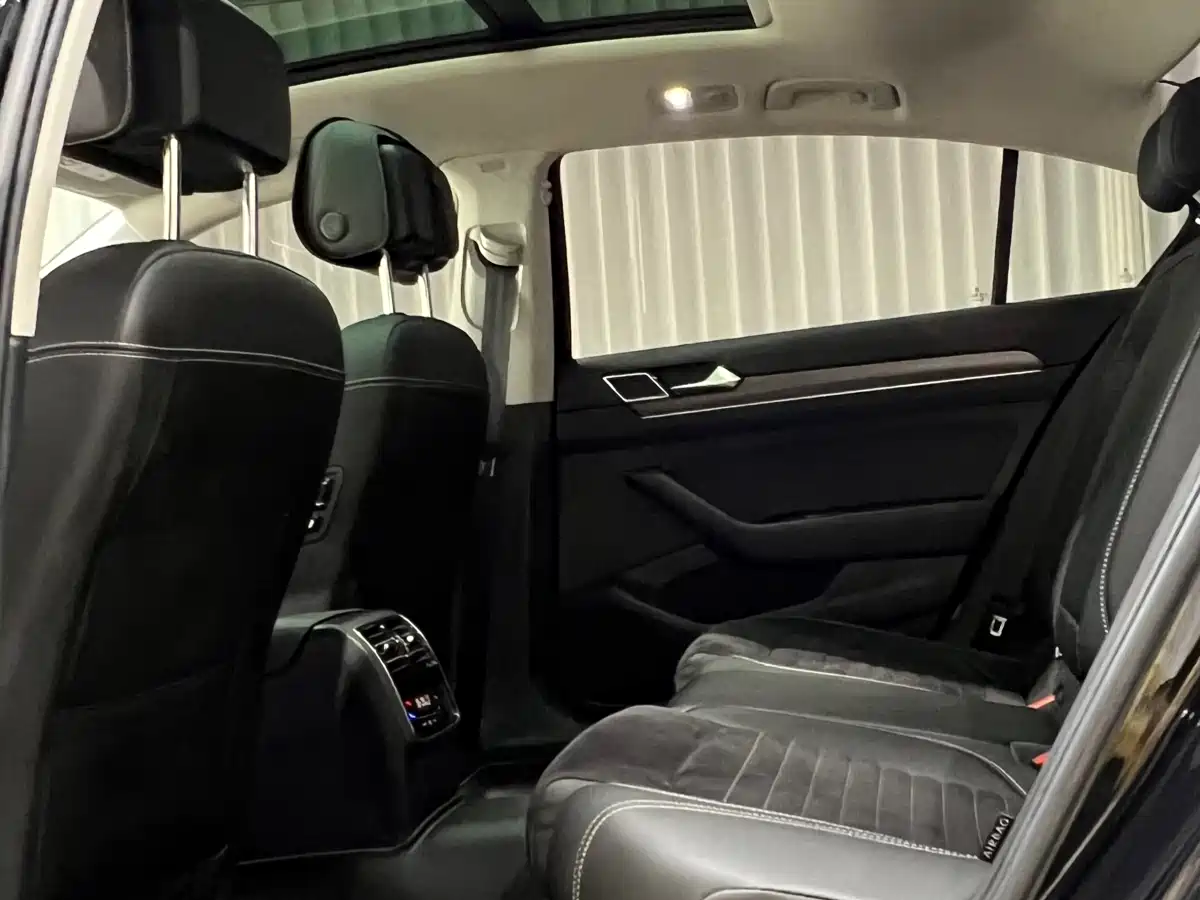 Volkswagen Magotan 2020 330TSI DSG Luxury фото 12