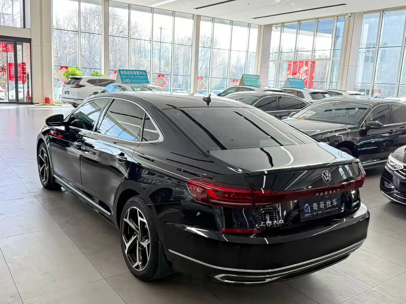Volkswagen Passat 2023 330TSI Starlight Premium Edition фото 5