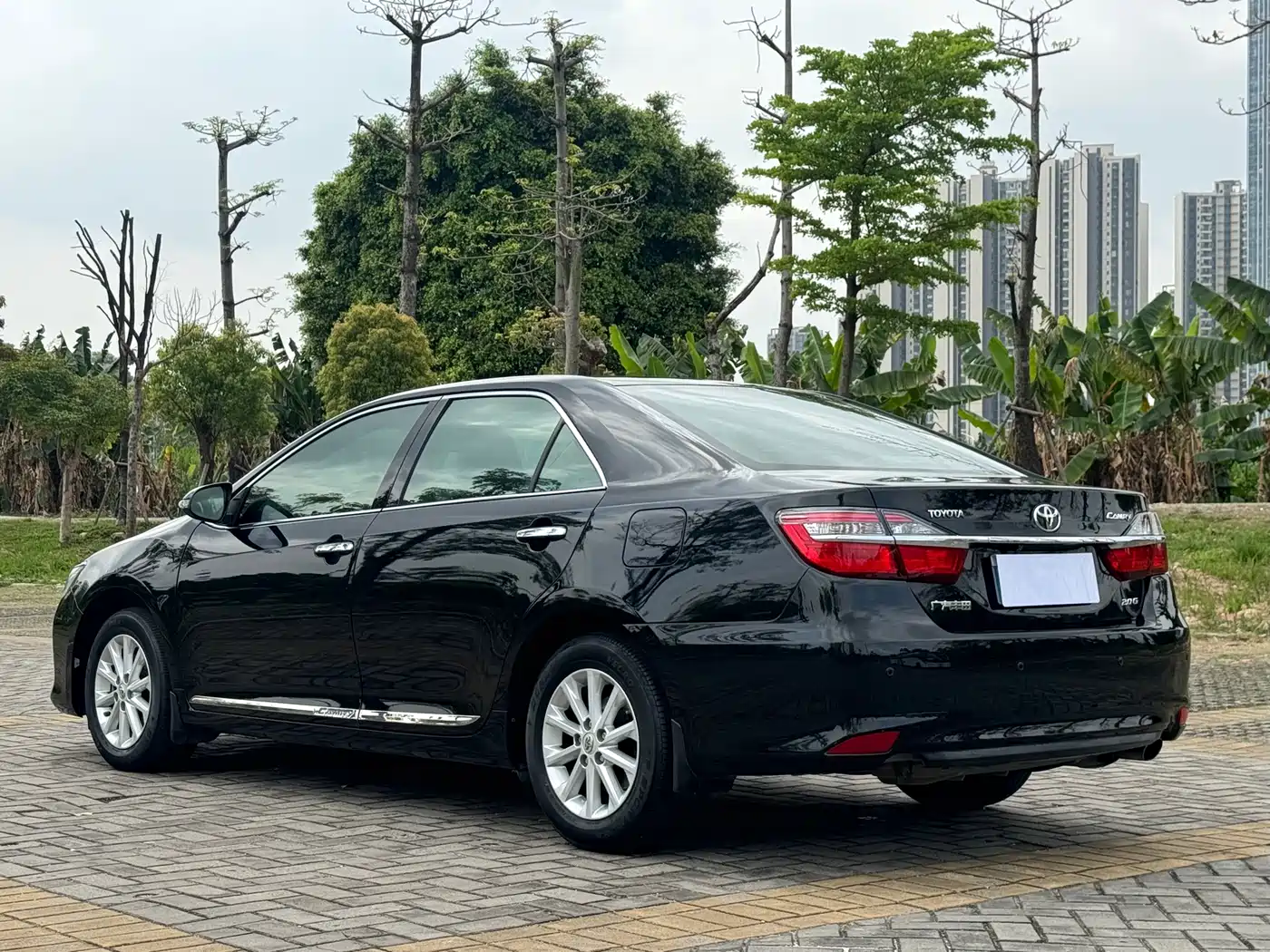 Toyota Camry 2016 2.0G 10th Anniversary Leading Edition фото 12