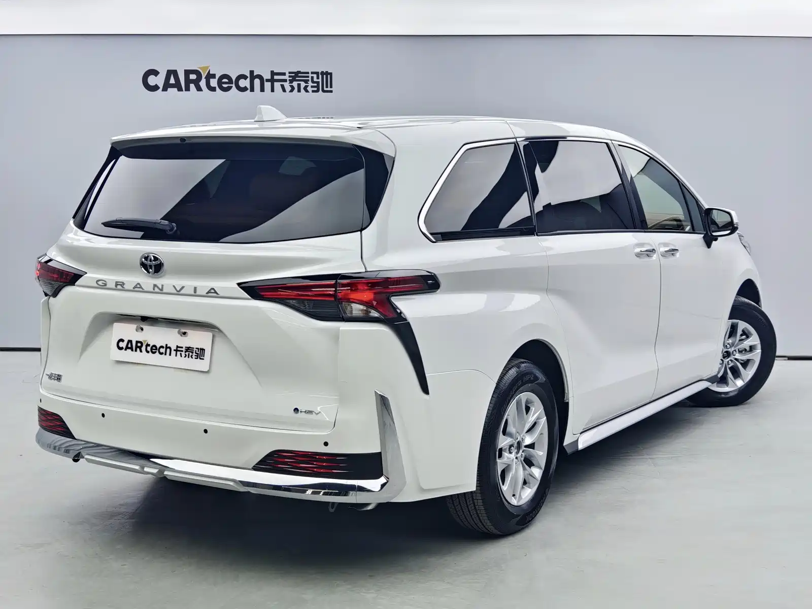 Фото 4 - Toyota Granvia
