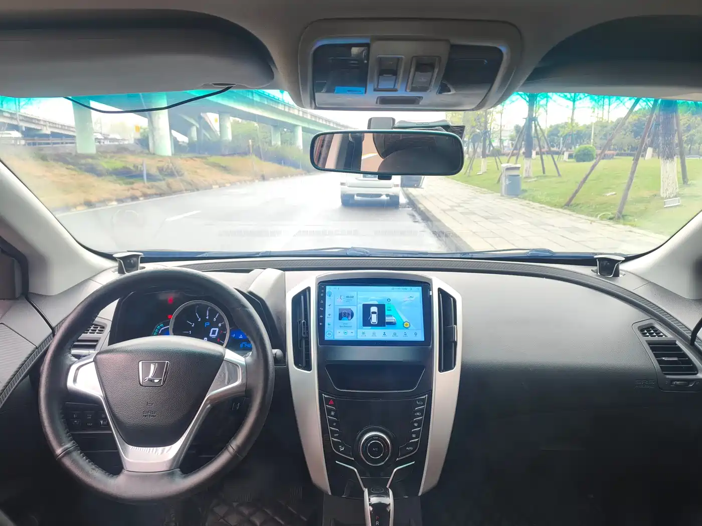 LUXGEN EXCELLENT 6 SUV