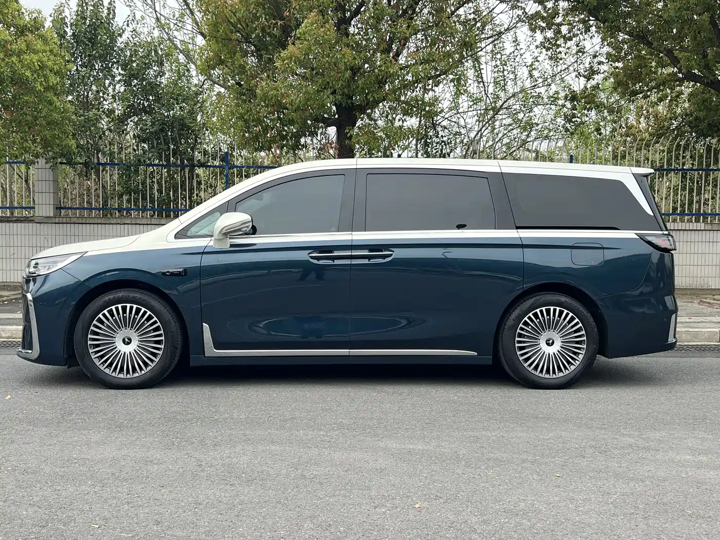 Voyah Auto Voyah Dreamer 2025 PHEV AWD Flagship Qian Kun Edition фото 8