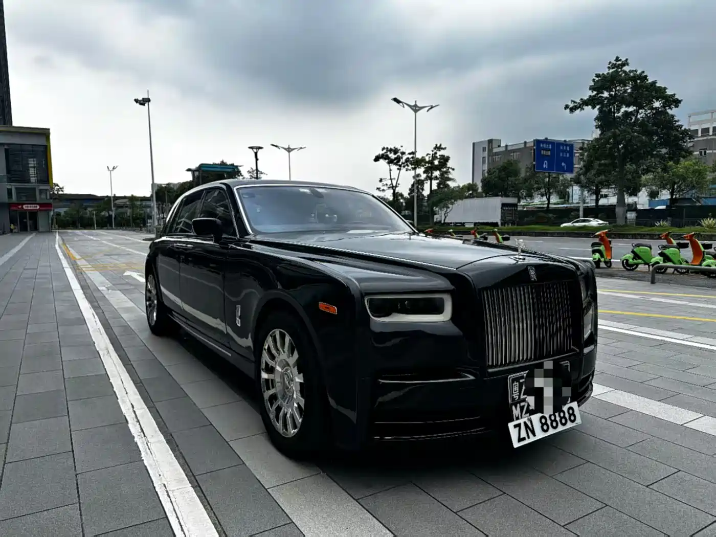 Rolls-Royce Phantom 2004 Model 6.7L Standard Version фото 3