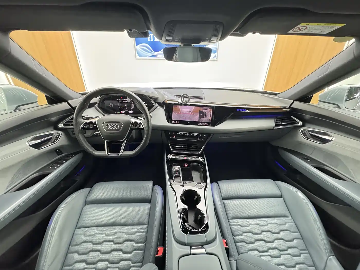 Audi e-tron GT 2023 Base Model фото 8