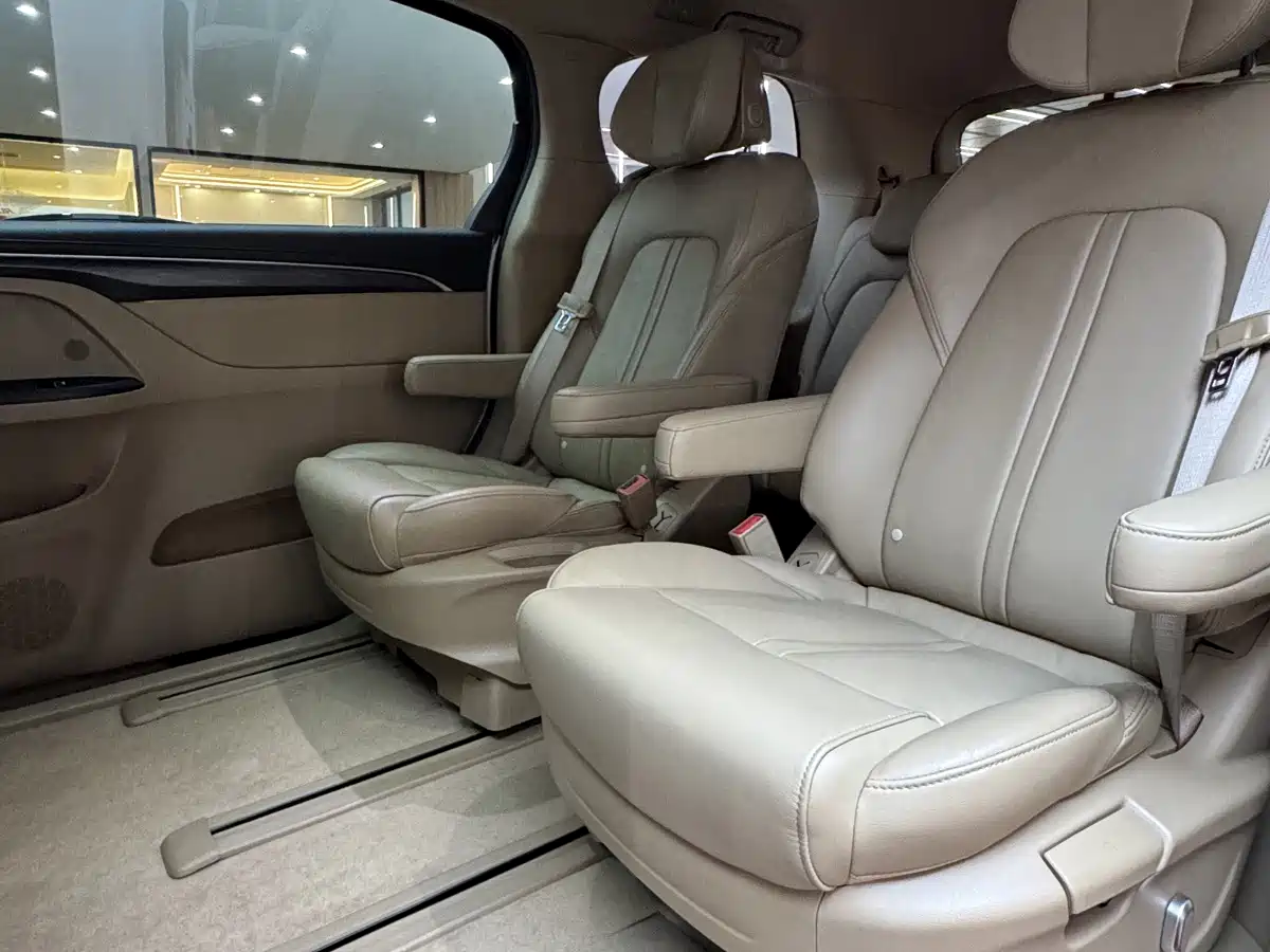 Фото 30 - Buick GL8