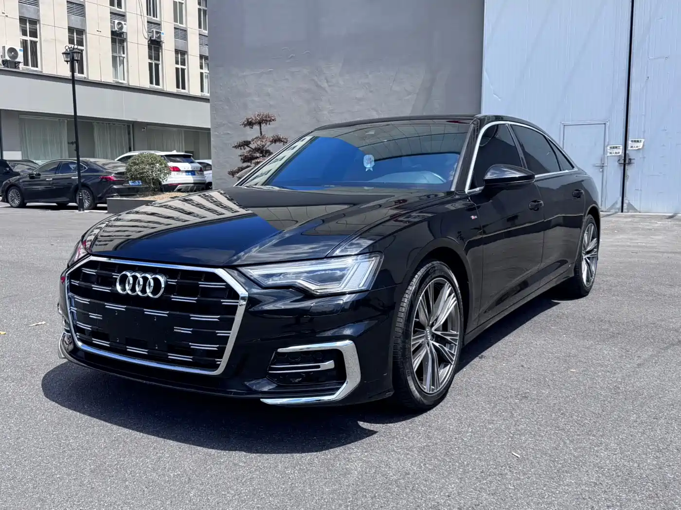 Фото 1 - Audi A6L