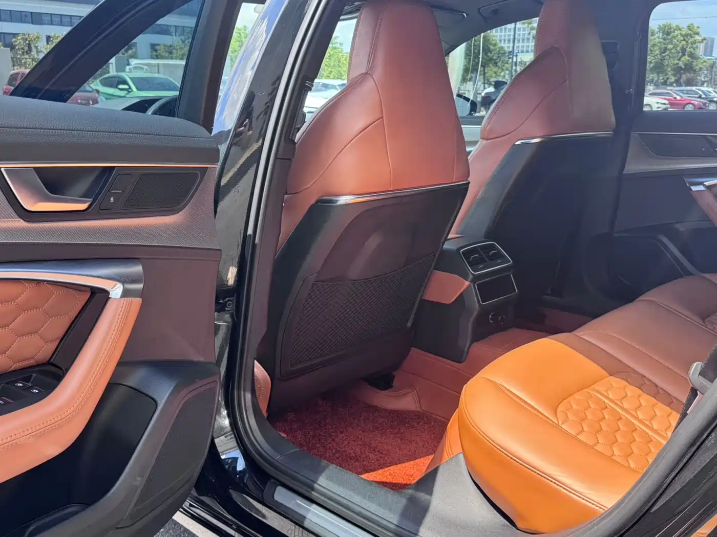 Фото 6 - Audi A6L