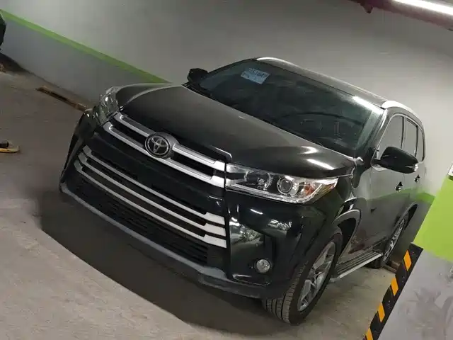TOYOTA HIGHLANDER