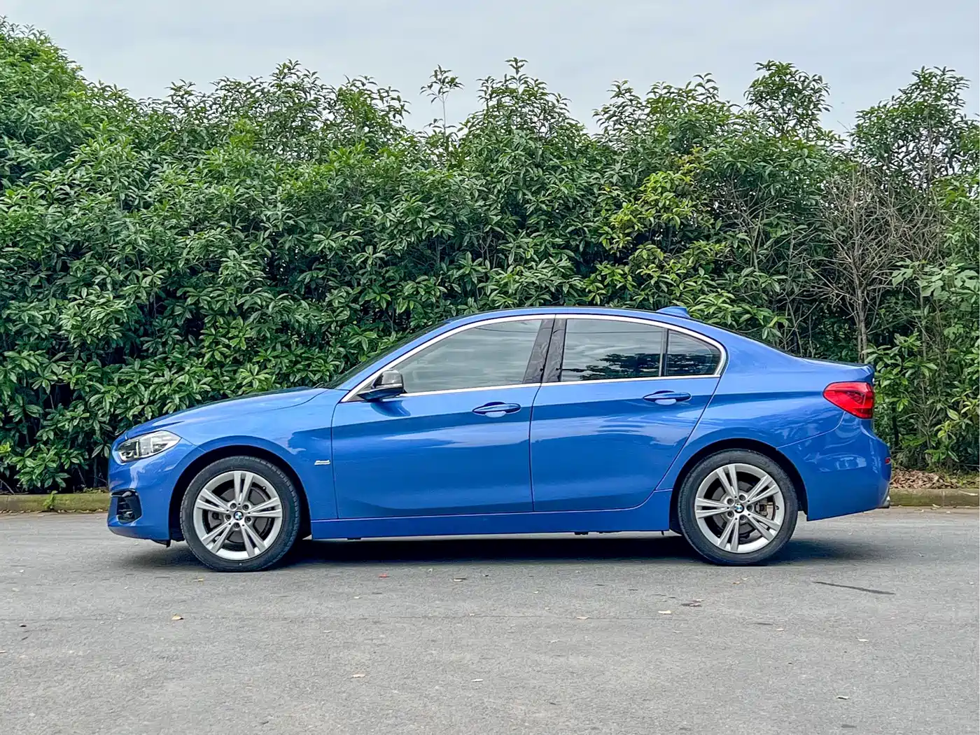 BMW 1 Series 2018 118i Sport Edition фото 6