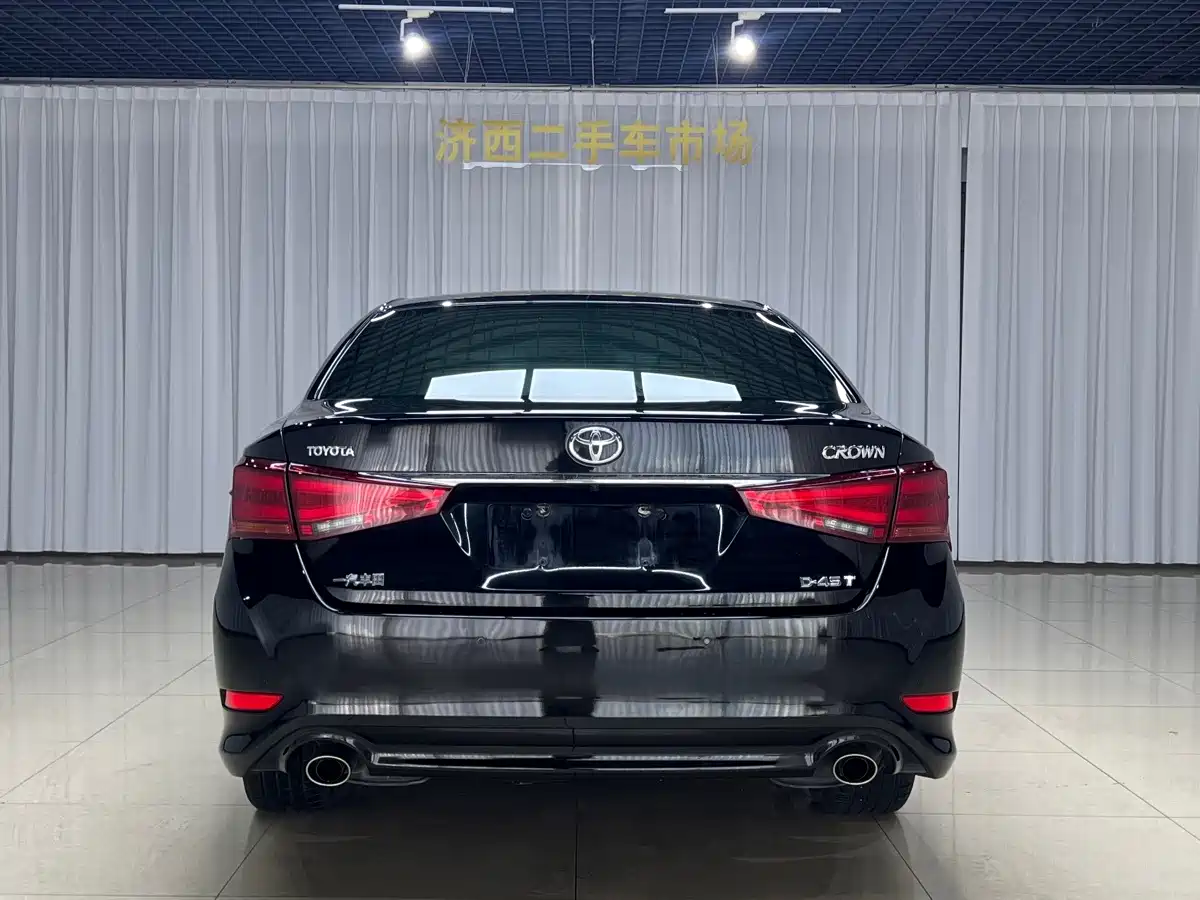 Фото 5 - Toyota Crown