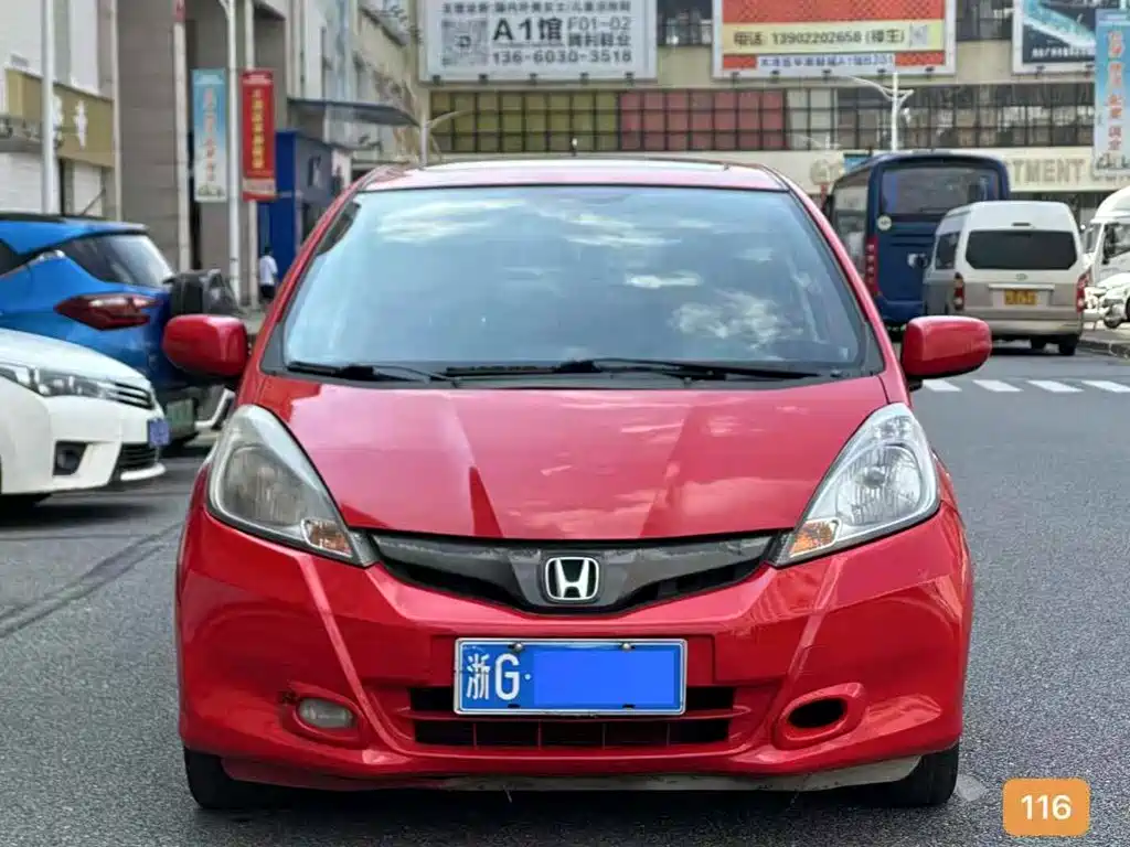 Фото 2 - Honda Fit