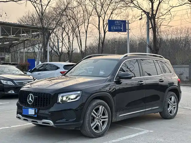 MERCEDES-BENZ GLB