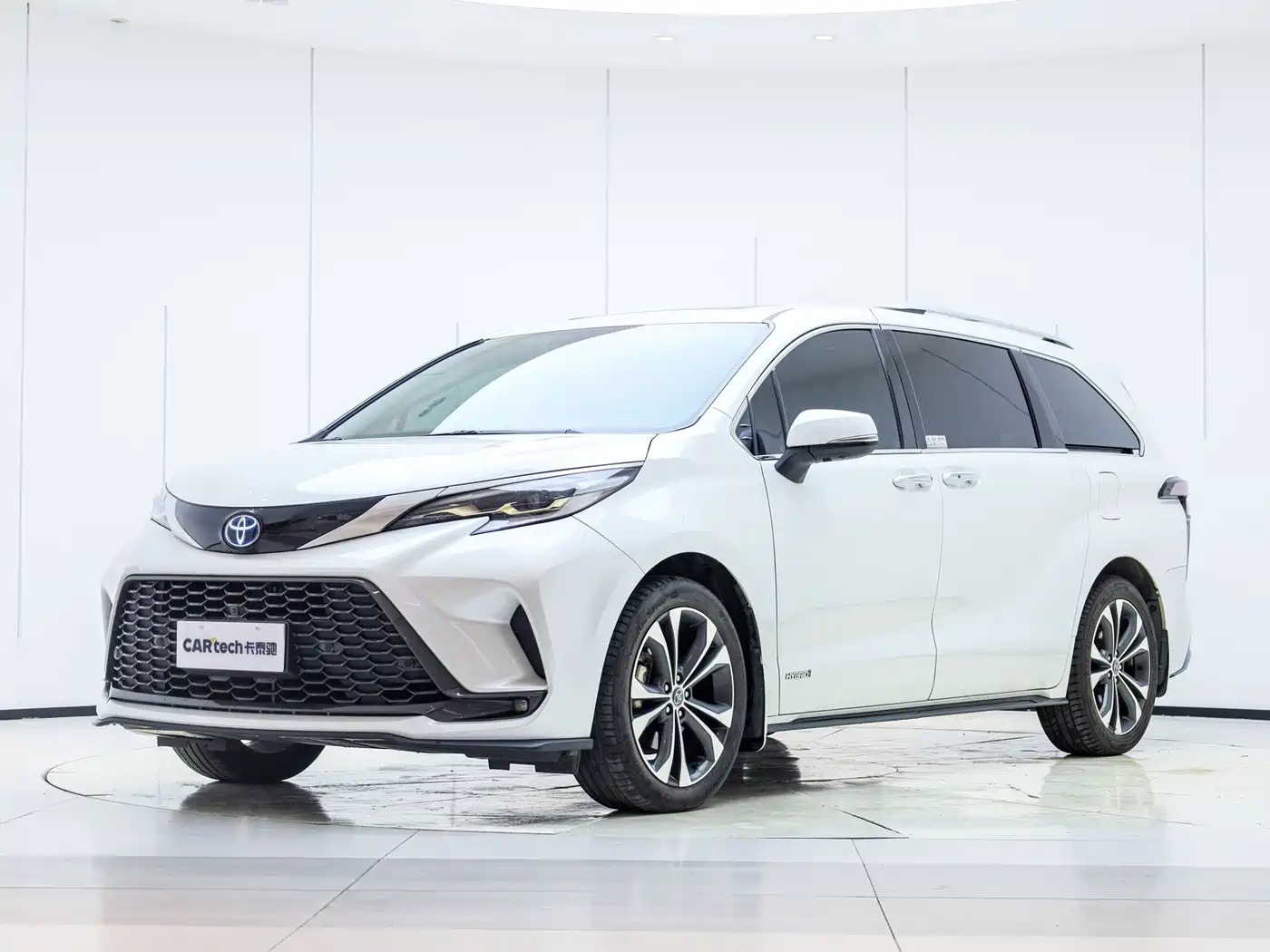 Toyota Granvia 2022 2.5L Hybrid Premium Edition