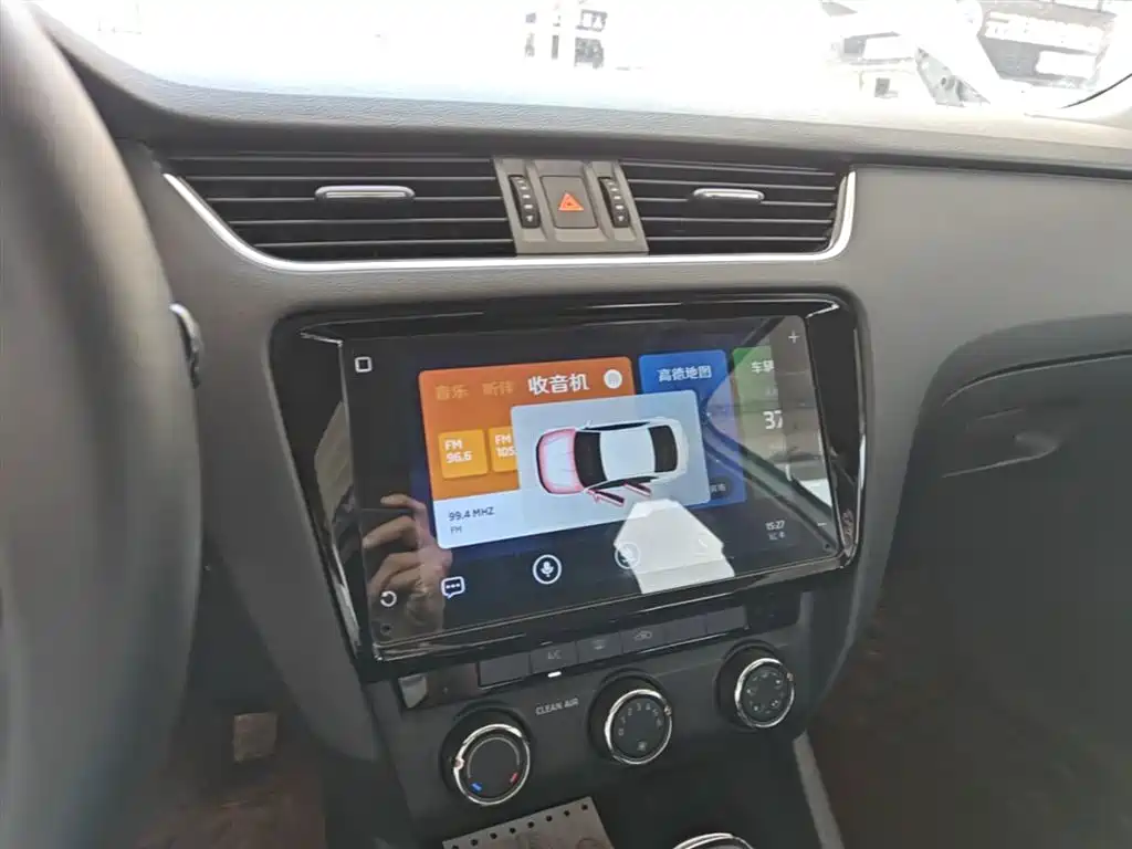 Škoda Octavia 2019 1.5L Automatic Smart Luxury China VI фото 13