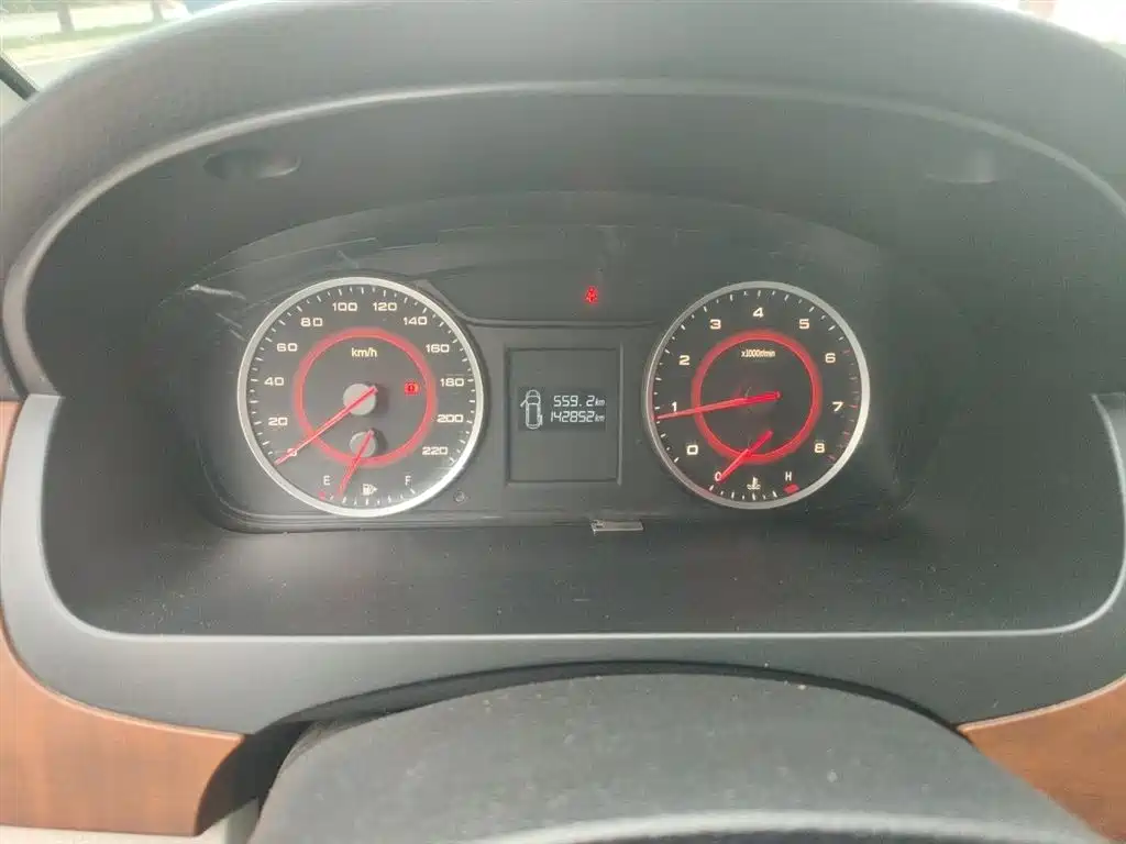SAIC Maxus Maxus G10 2015 2.0T Manual Commemorative Edition фото 8
