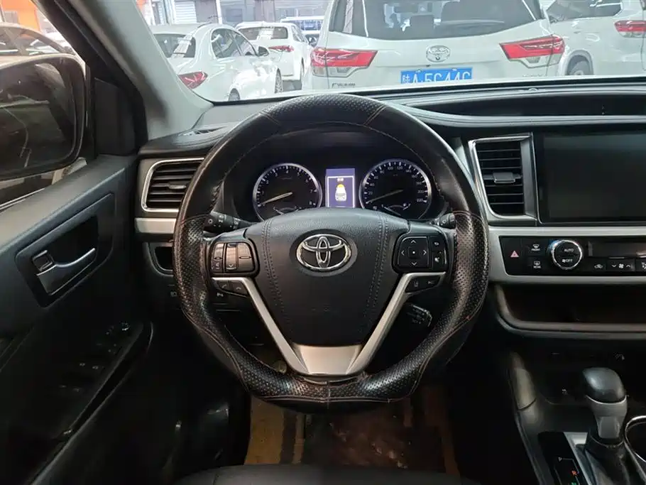 TOYOTA HIGHLANDER