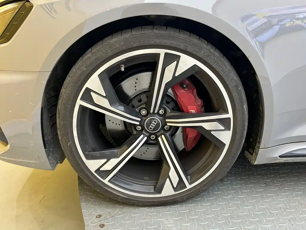Фото 9 - Audi RS 4