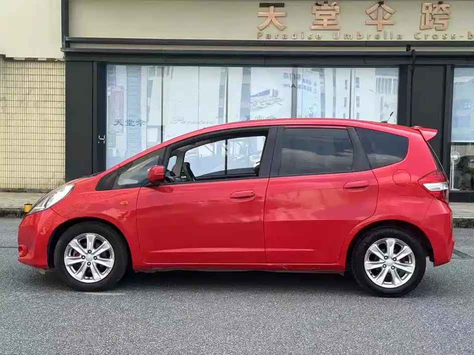 Фото 3 - Honda Fit