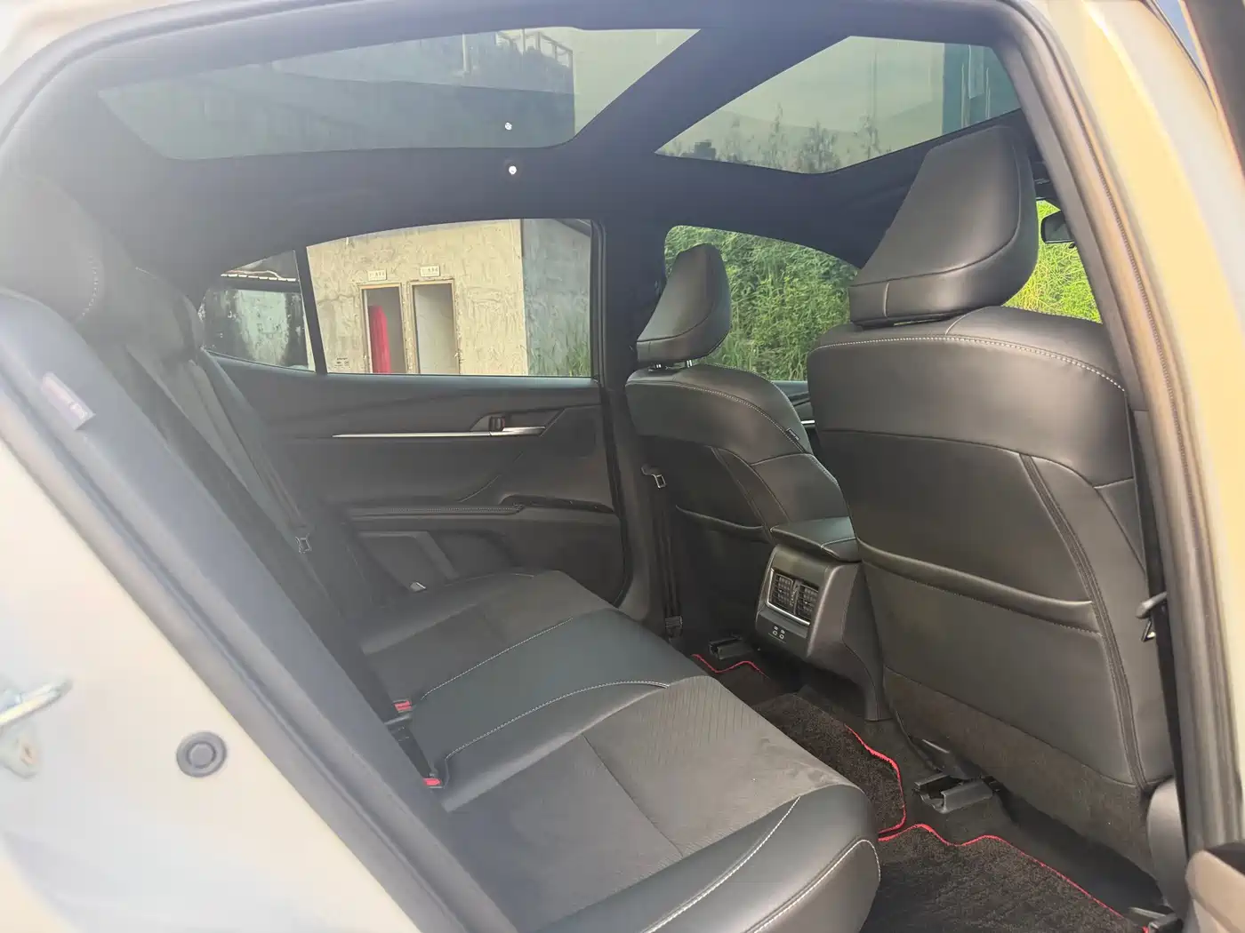 Photo 9 - Toyota Camry