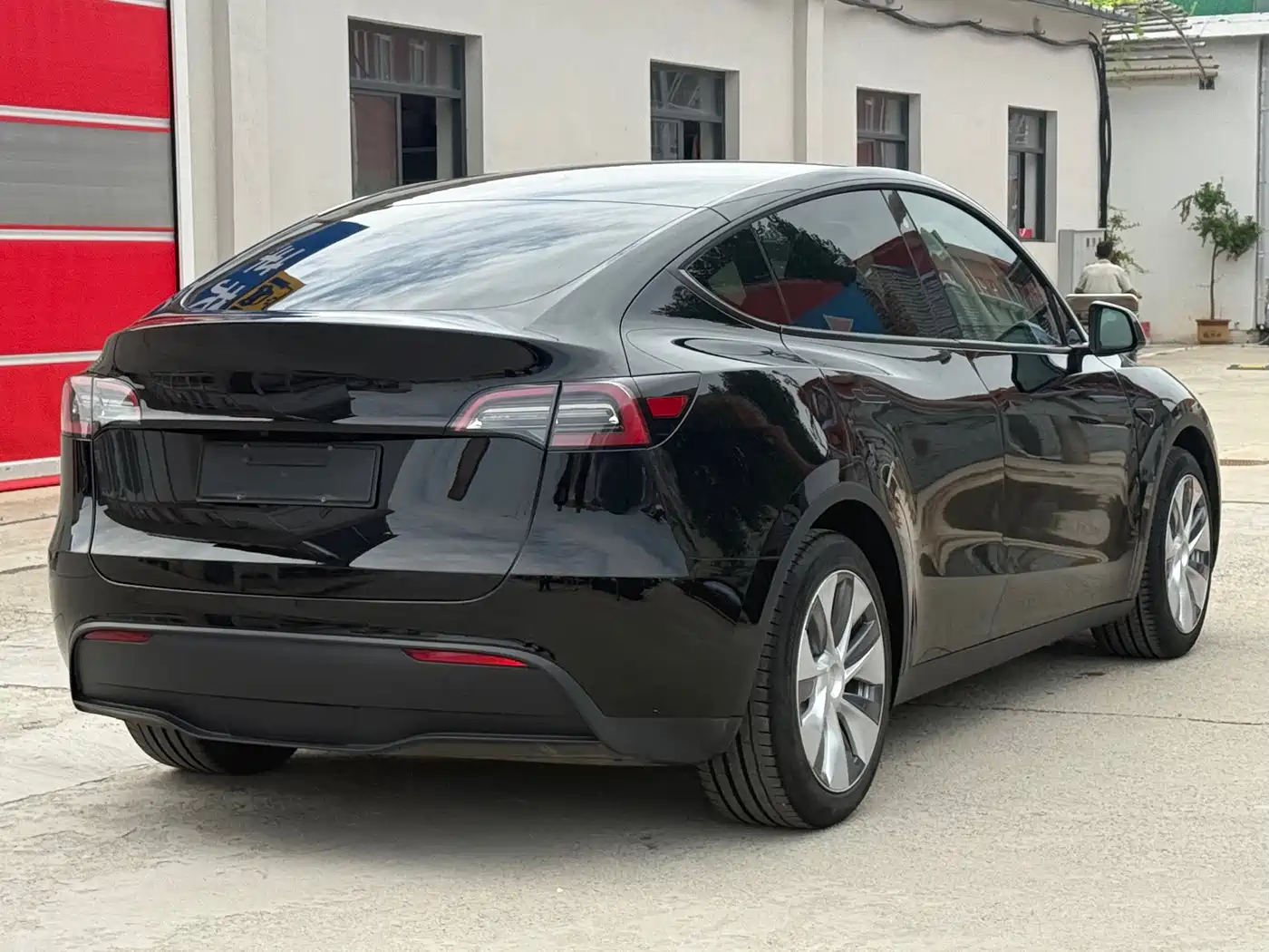 Фото 15 - Tesla Model Y
