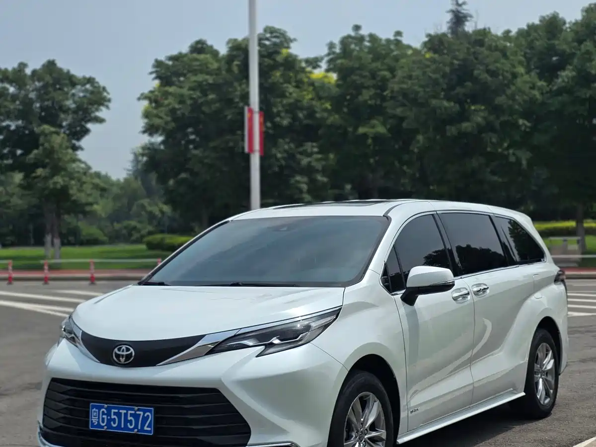 Toyota Sienna 2024 2.5L Hybrid Comfort Edition