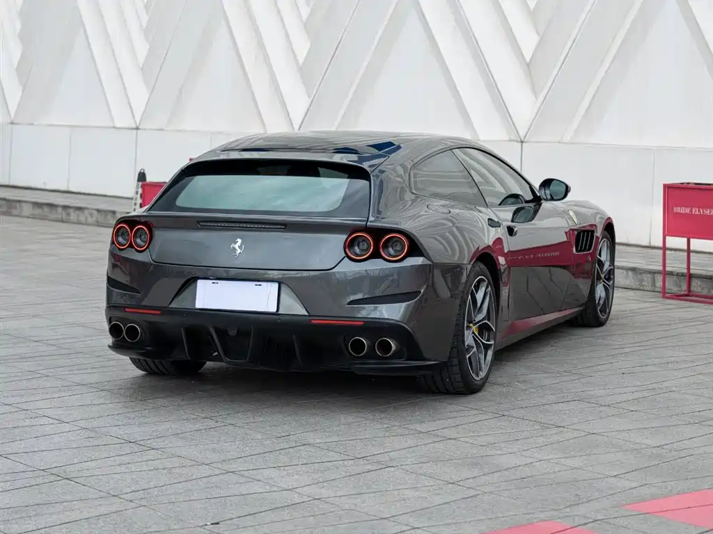 Ferrari GTC4Lusso 2017 3.9T V8 фото 4